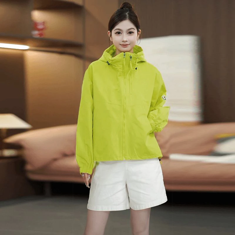 2025秋季新款冲锋衣外套女短款上衣女韩版宽松连帽小个子工装夹克