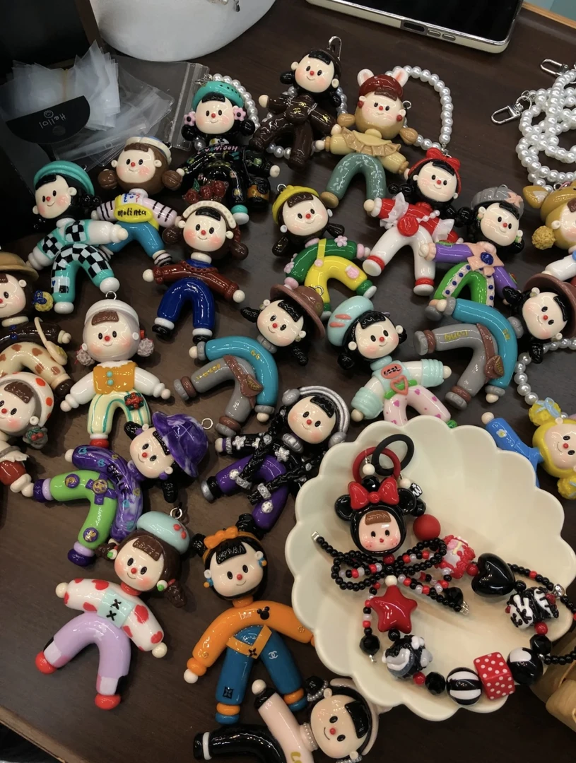 多 妹粘土潮玩服装配饰挂件