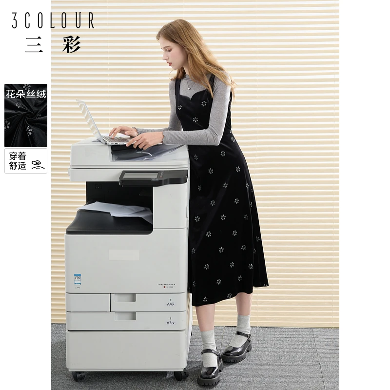 三彩2024秋季新款法式优雅碎花丝绒吊带裙连衣裙无袖A字长裙女