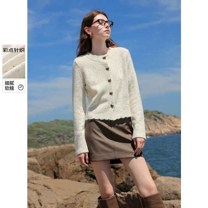 三彩2024冬季新款彩点针织衫花边圆领毛衣开衫外套蝴蝶结纽扣女