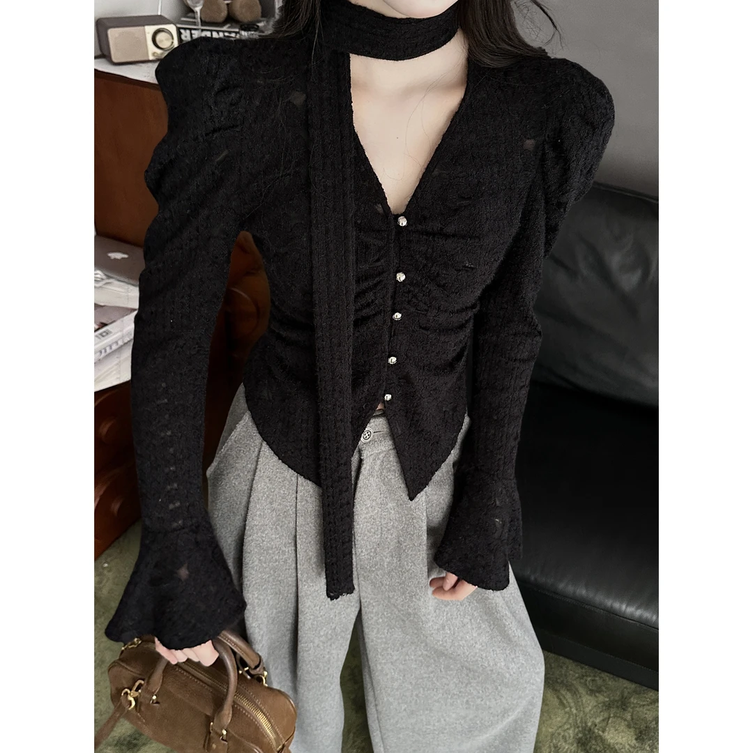 V领喇叭袖镂空蕾丝衫气质纯色套头小衫时尚百搭T恤