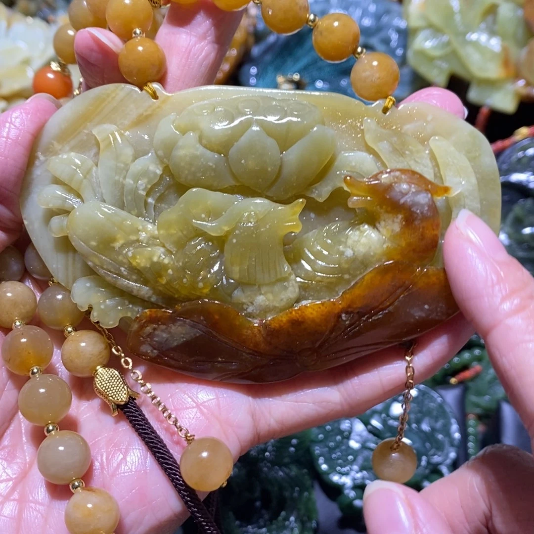 蛇纹石玉颈饰未镶嵌