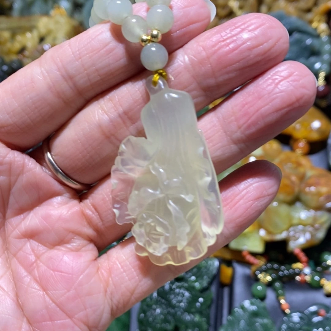 蛇纹石玉颈饰未镶嵌