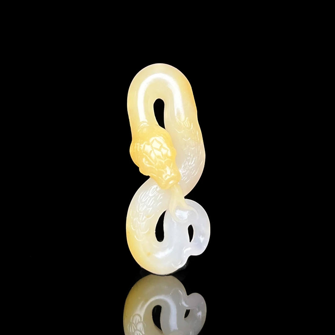 【金蛇献瑞】新疆和田玉 黄沁白玉种 油润细腻 挂件 重5.3克