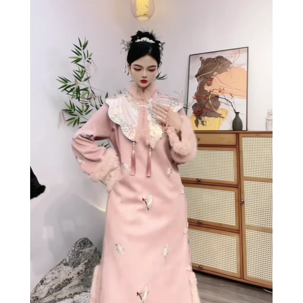 夏维莲2024年秋冬季新款粉色云肩时尚中式日常加绒气质外套5090