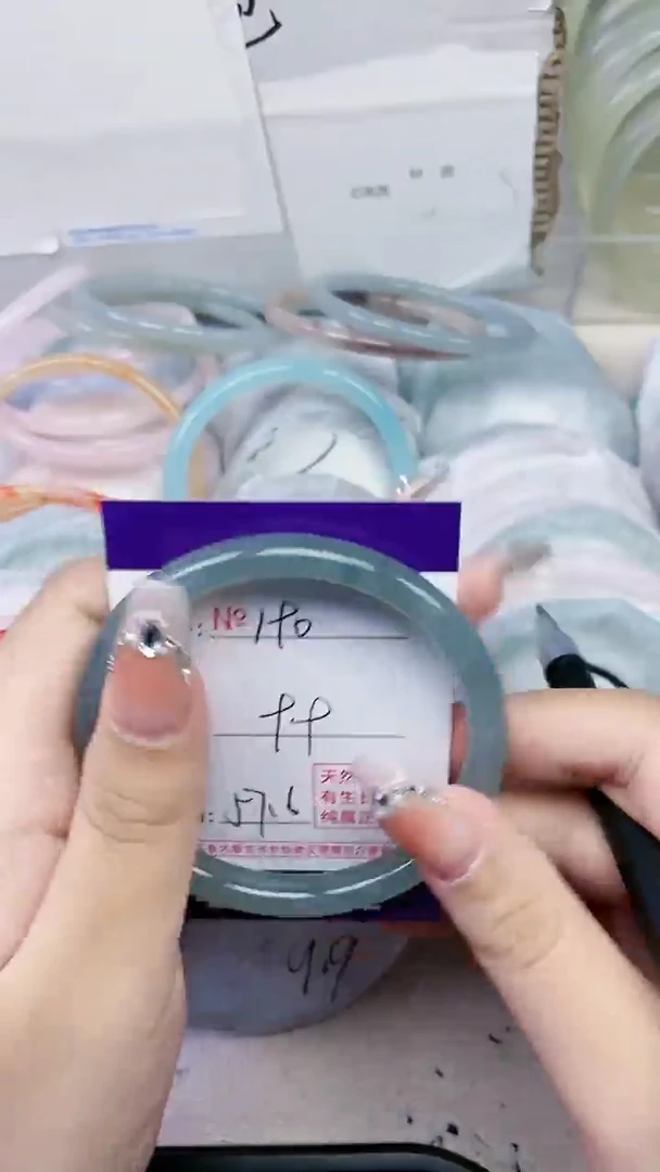 【闪购商品】石英质玉手镯未镶嵌190