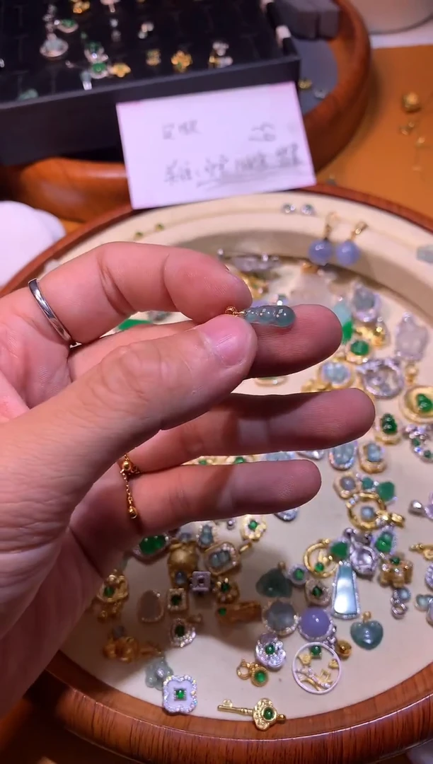 【闪购商品】翡翠吊坠18K金镶嵌1