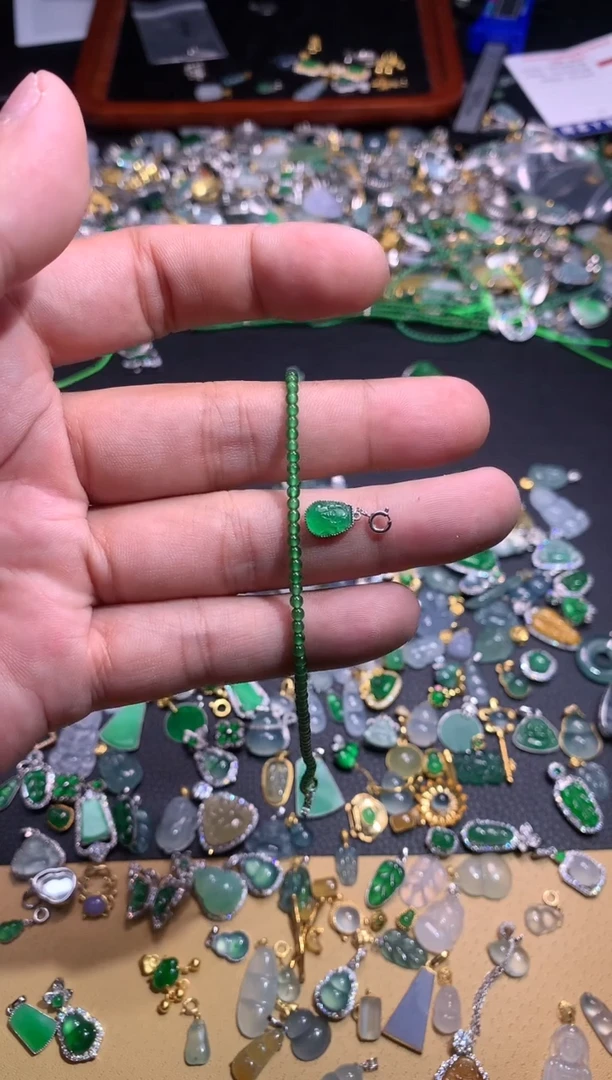 【闪购商品】翡翠吊坠(不含链)未镶嵌1