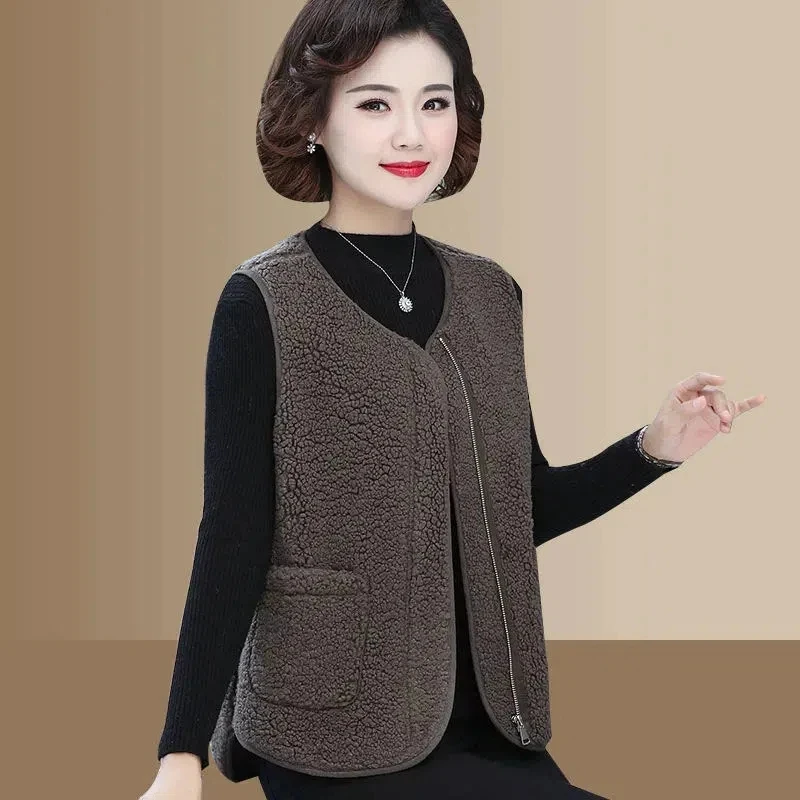 2023新款马夹摇粒绒妈妈春装背心中老年女春秋衣外穿披肩马甲中年