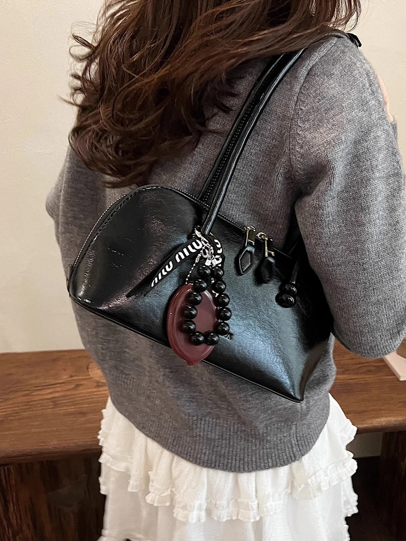 高级感复古小包包女2025新款春夏季百搭单肩腋下包超火手提法棍包