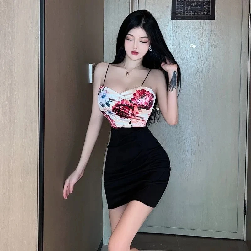辣妹性感印花拼接吊带连衣裙女气质修身小个子V领低胸显瘦包臀裙