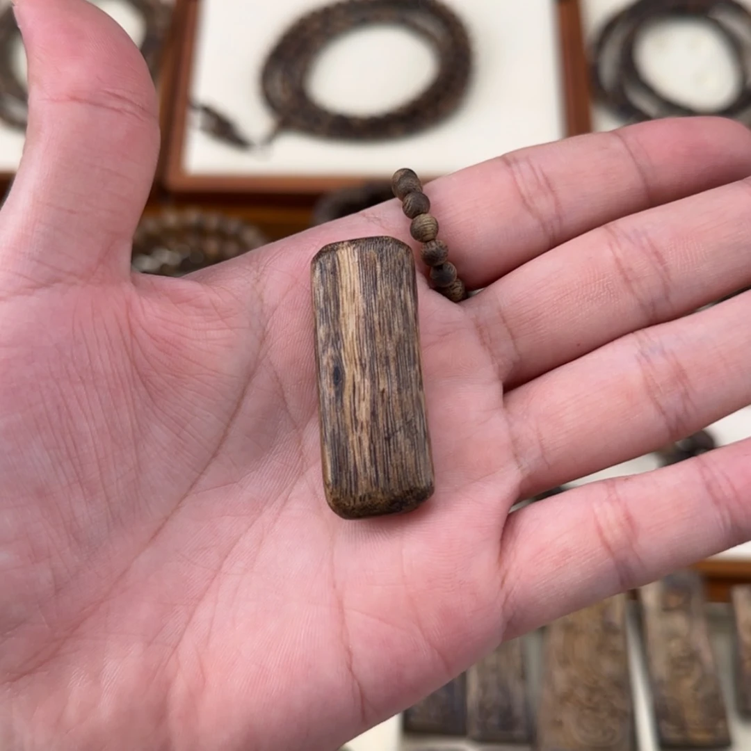 【闪购商品】沉香吊坠素牌