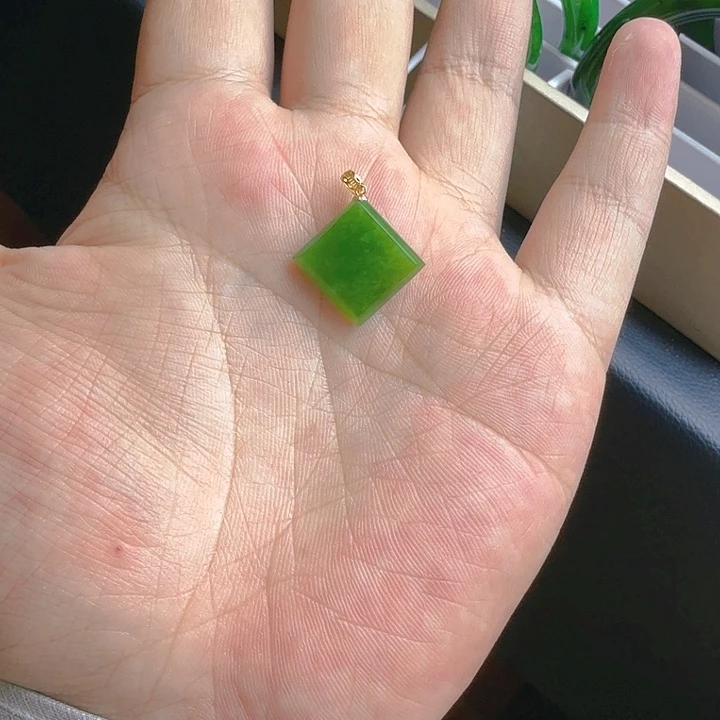 和田玉（碧玉）颈饰18K金镶嵌