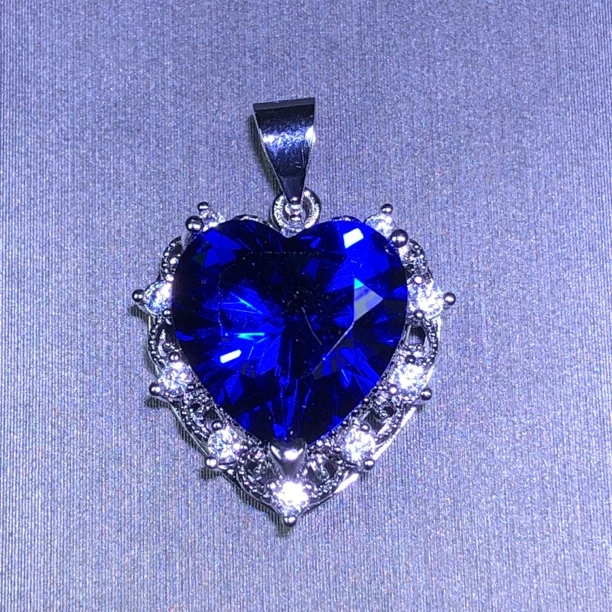 21143 深宝蓝吊坠（送链子）银色托美丽漂亮培育精致大方时（配链子）