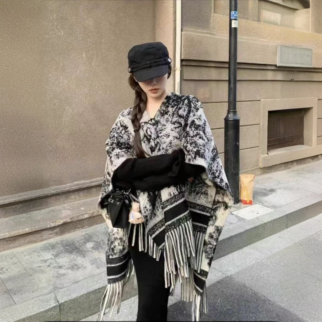 【新疆包邮】花纹披肩围巾女长款冬季保暖百搭时尚宽松网红双面