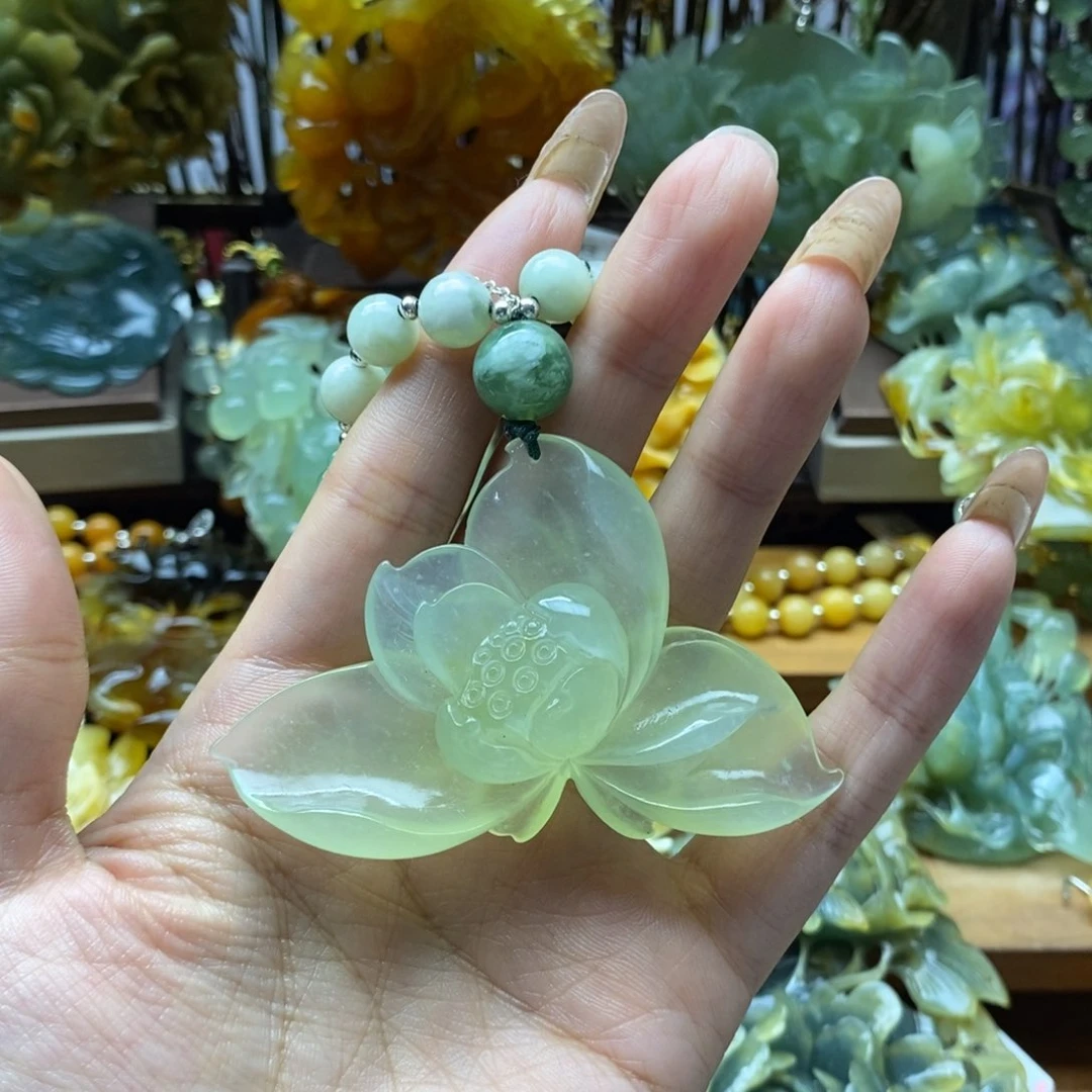 蛇纹石玉挂件未镶嵌