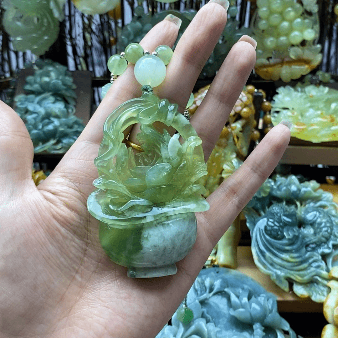 蛇纹石玉挂件未镶嵌