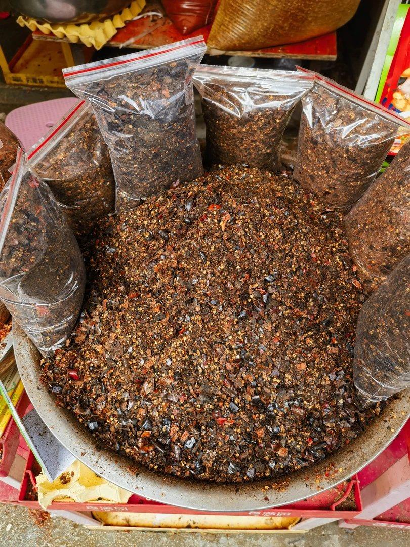 云南丘北特产糊辣椒面，适合吃火锅做蘸水，放米线面条都好吃
