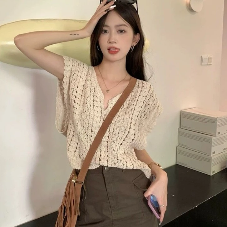 现货#9961夏日镂空钩花小v领针织马甲背心+小吊带宽松两件套套装