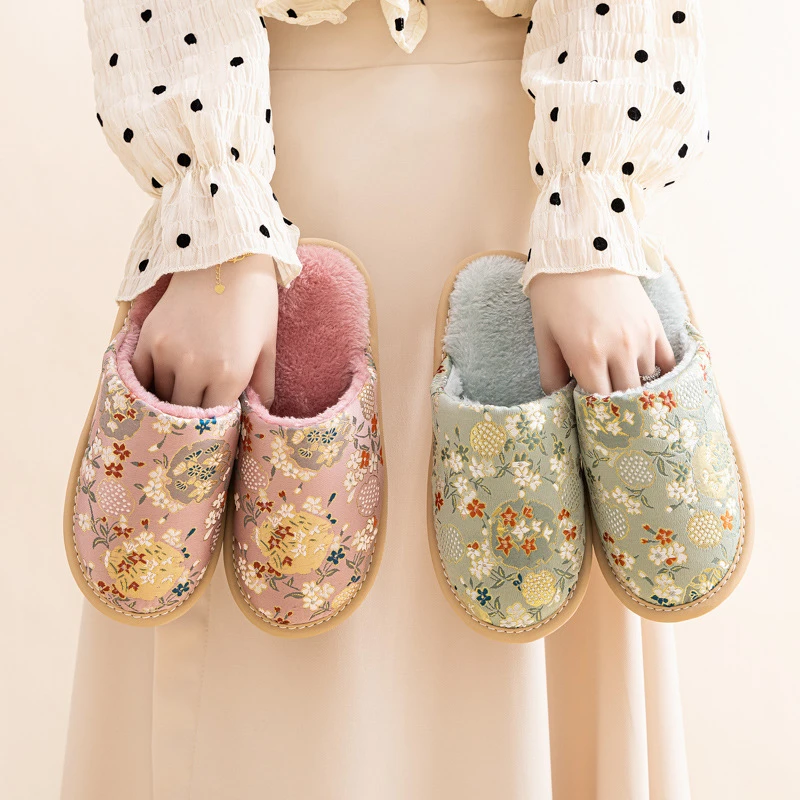 新中式国风棉拖鞋女秋冬季绣花居家室内牛筋底防滑加绒保暖拖鞋
