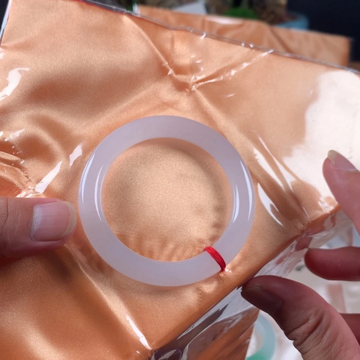 翡翠手镯未镶嵌翡翠手镯