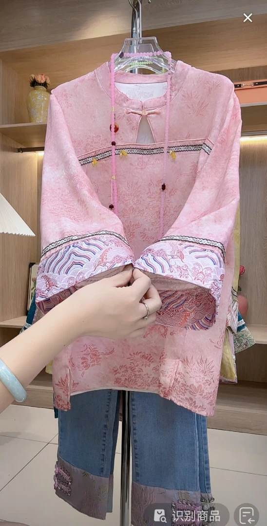 鸿万8333秋季新款大码女装新中式国风立领盘扣提花衫上衣