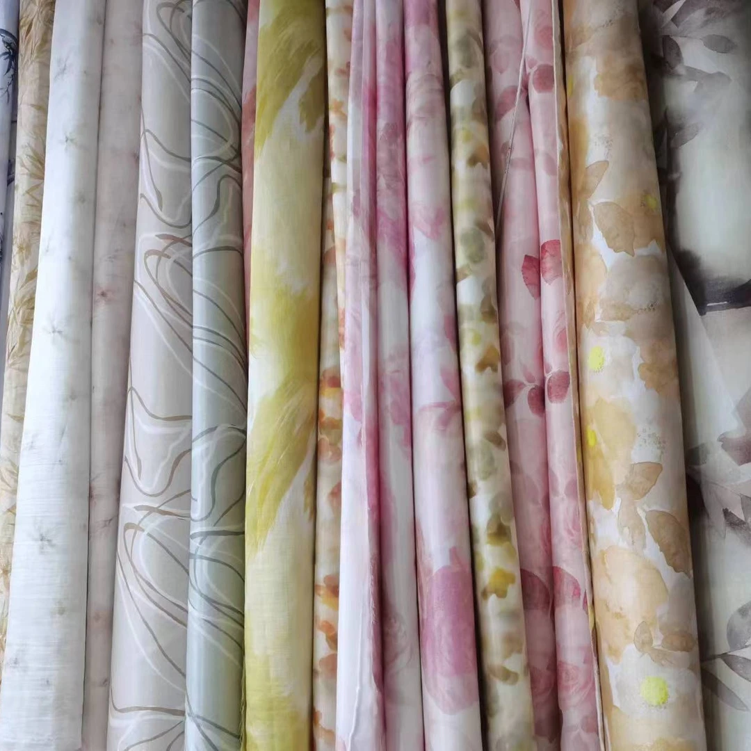 源头厂家主营雪纺纱 破卡棉 蚕丝皱 醋酸缎面等各种面料