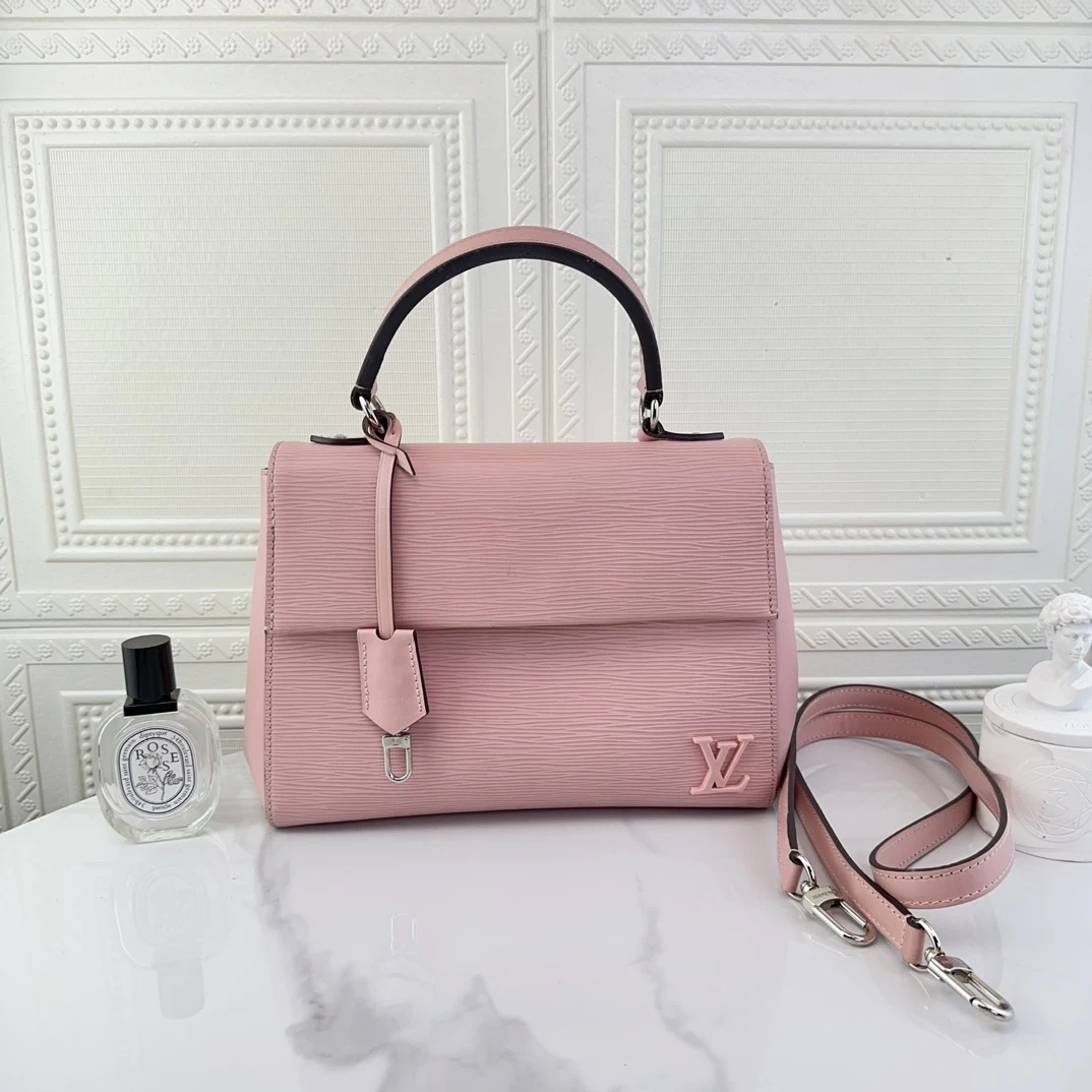 99新 LouisVuitton/路易威登 女士时尚Cluny克鲁尼水波纹粉二奢包