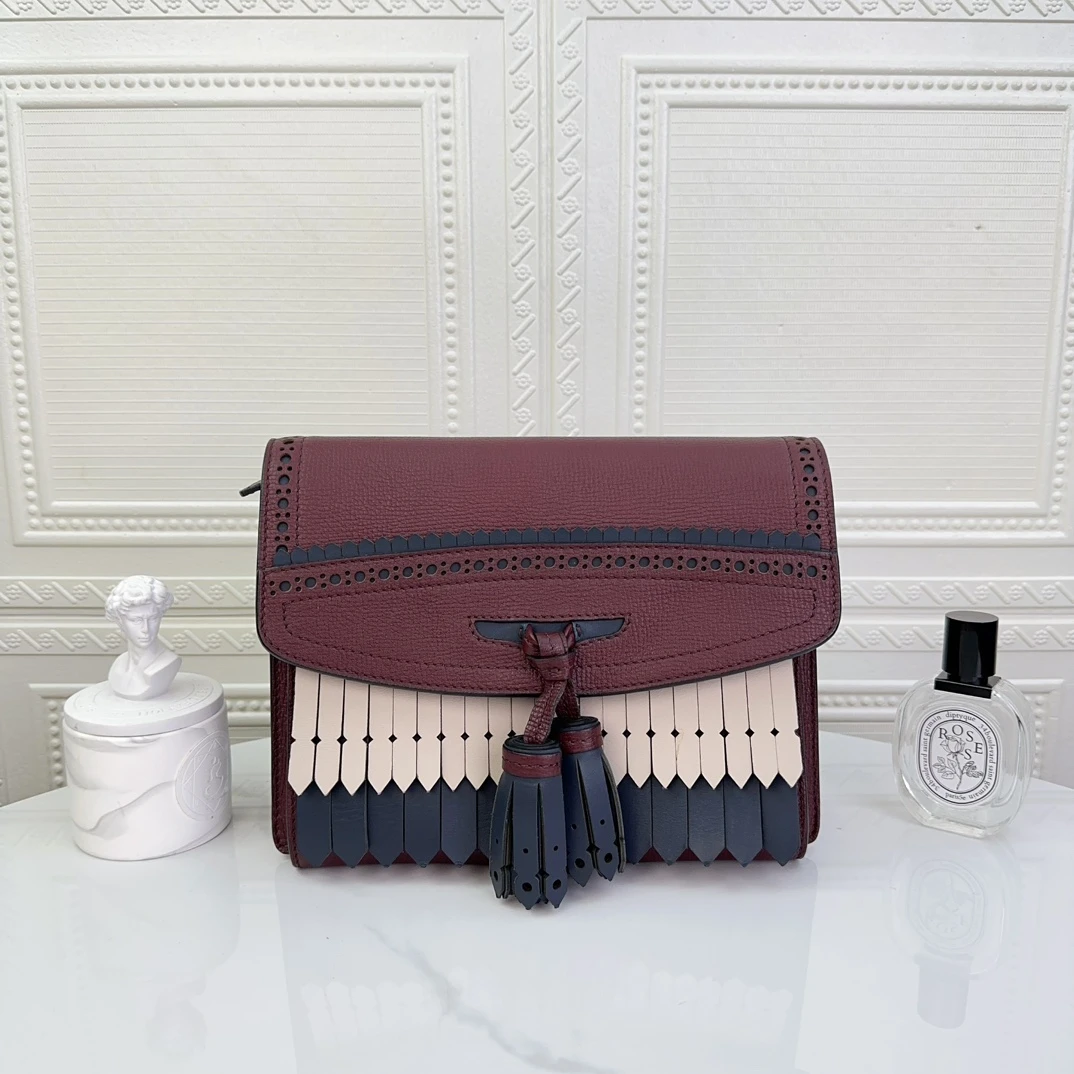 99新 BURBERRY/博柏利 女士时尚经典翻盖纯皮单肩斜挎包 二奢包包