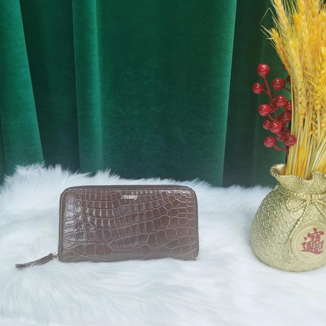全新未使用 FENDI/芬迪 女士时尚经典鳄压纹手拿钱包二奢包包