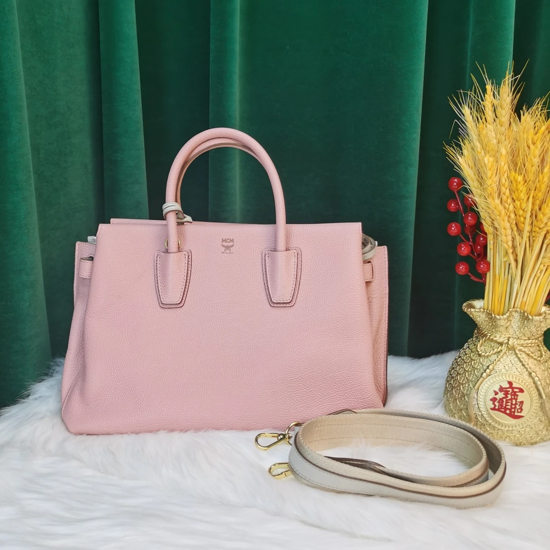 99新 MCM 女士时尚经典粉色荔枝纹中号杀手包手提单肩斜跨 二奢包