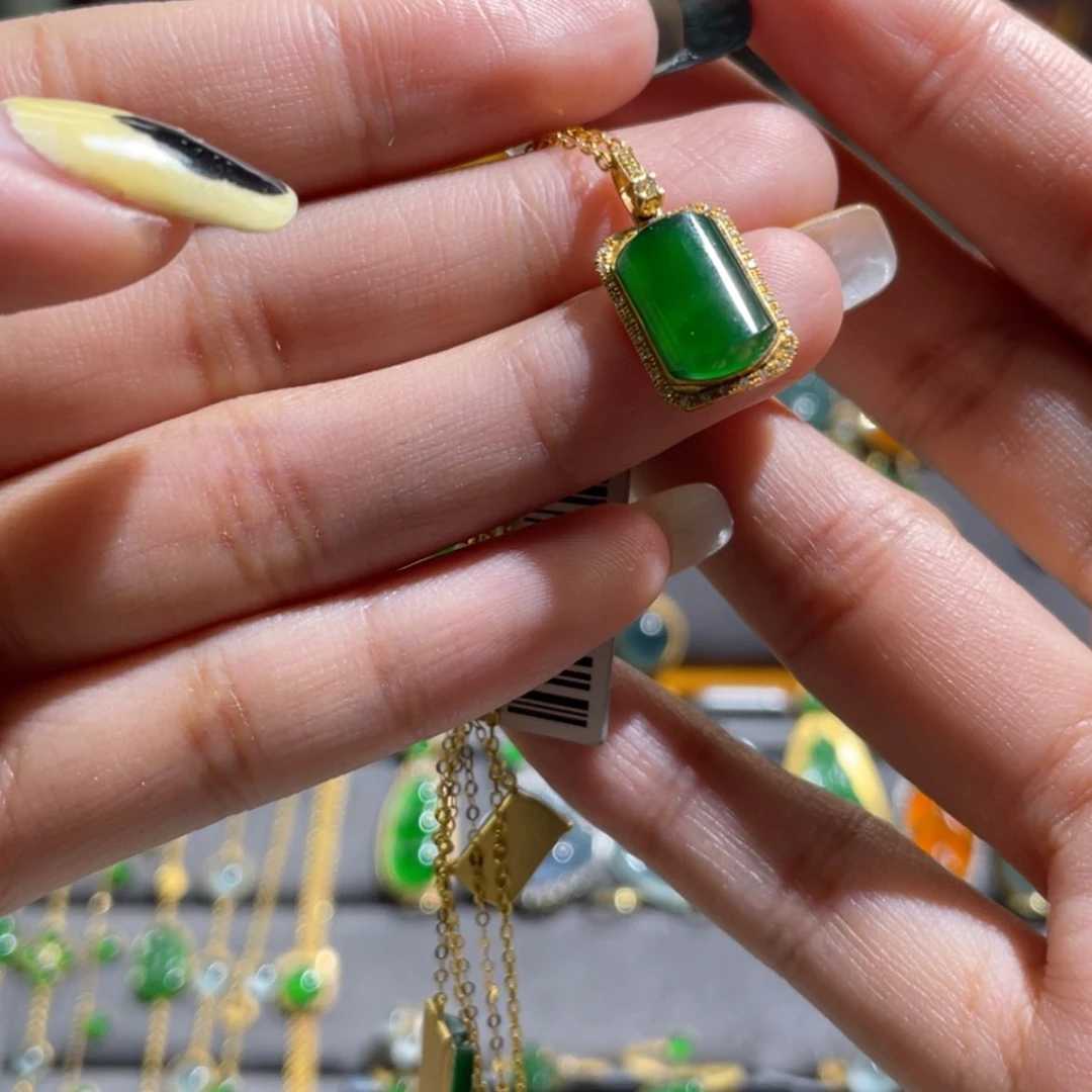 【闪购商品】翡翠颈饰18K金镶嵌