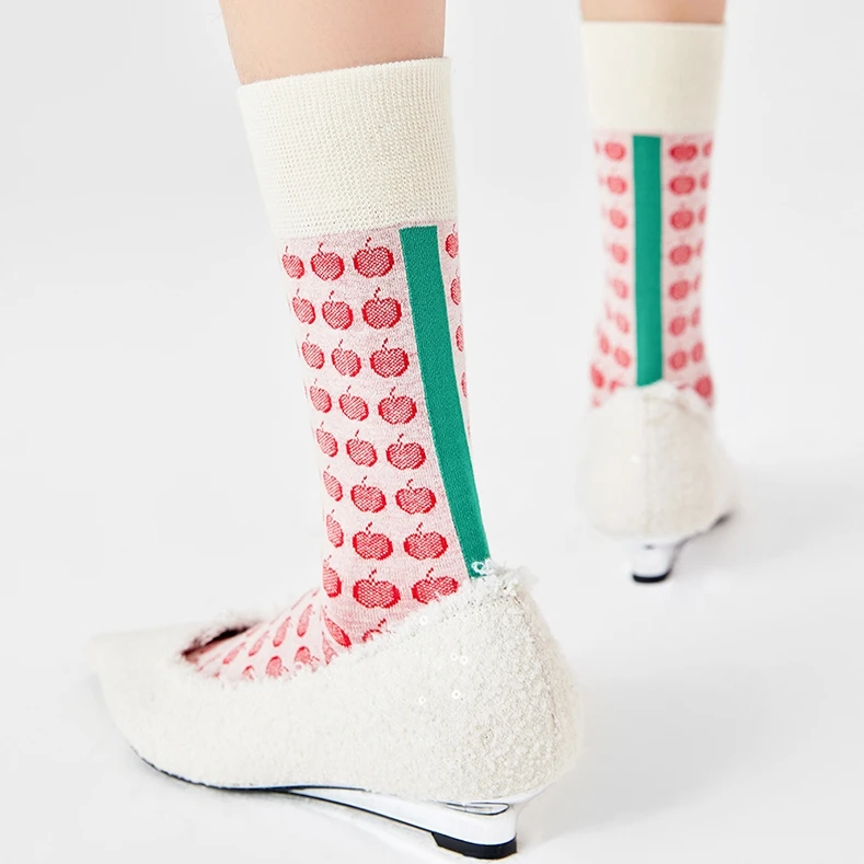 ALMOND ROCKS 原创基础线苹果元素图案中筒袜男女情侣袜