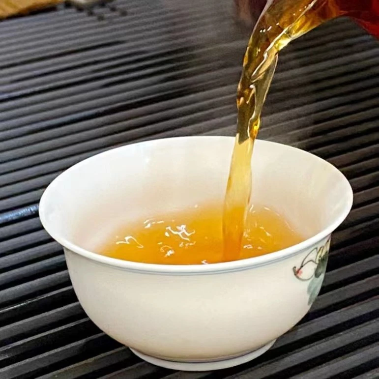 2006年 易武麻黑 茶王 （生茶）400g一饼云南易武麻黑老树 普洱茶