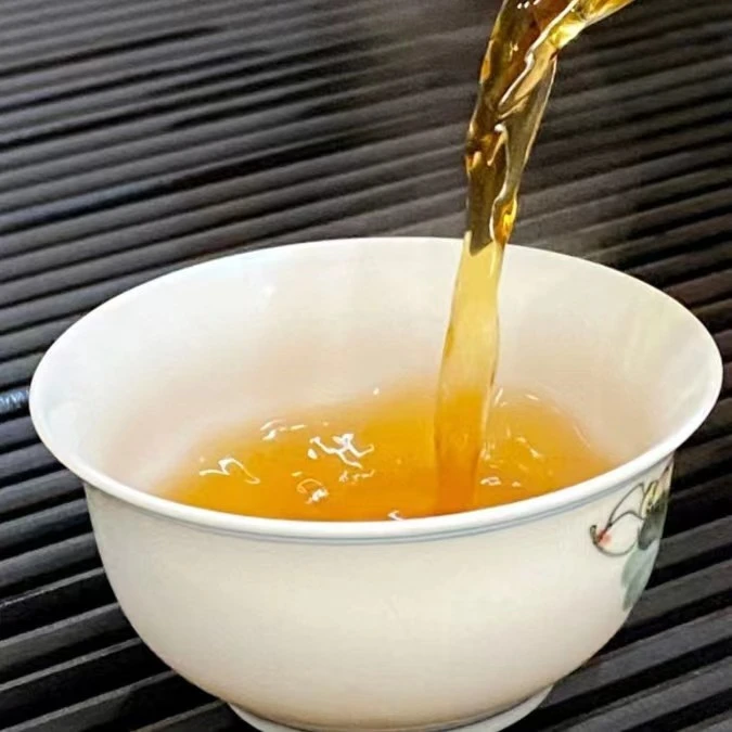 2007年老同志~乔木青饼~701云南七子饼茶普洱茶生茶357克一饼