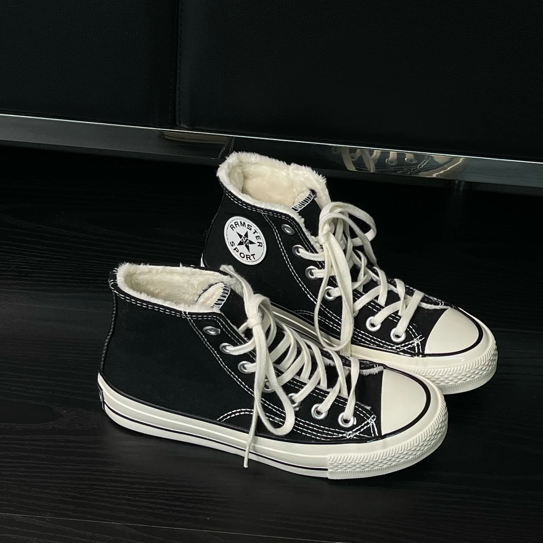 《续吉出品》博主穿搭冬季休闲百搭加绒帆布鞋