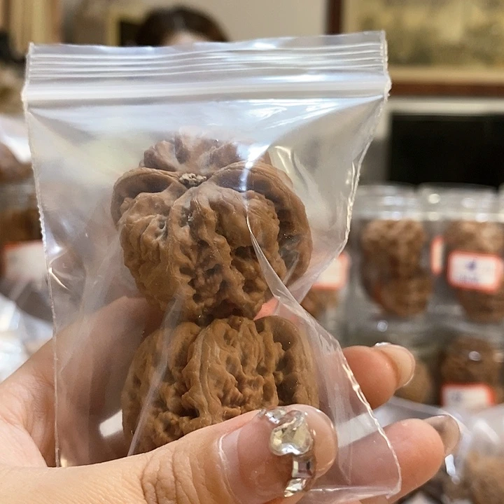 文玩核桃吊坠过****吧大粗筋有水尖