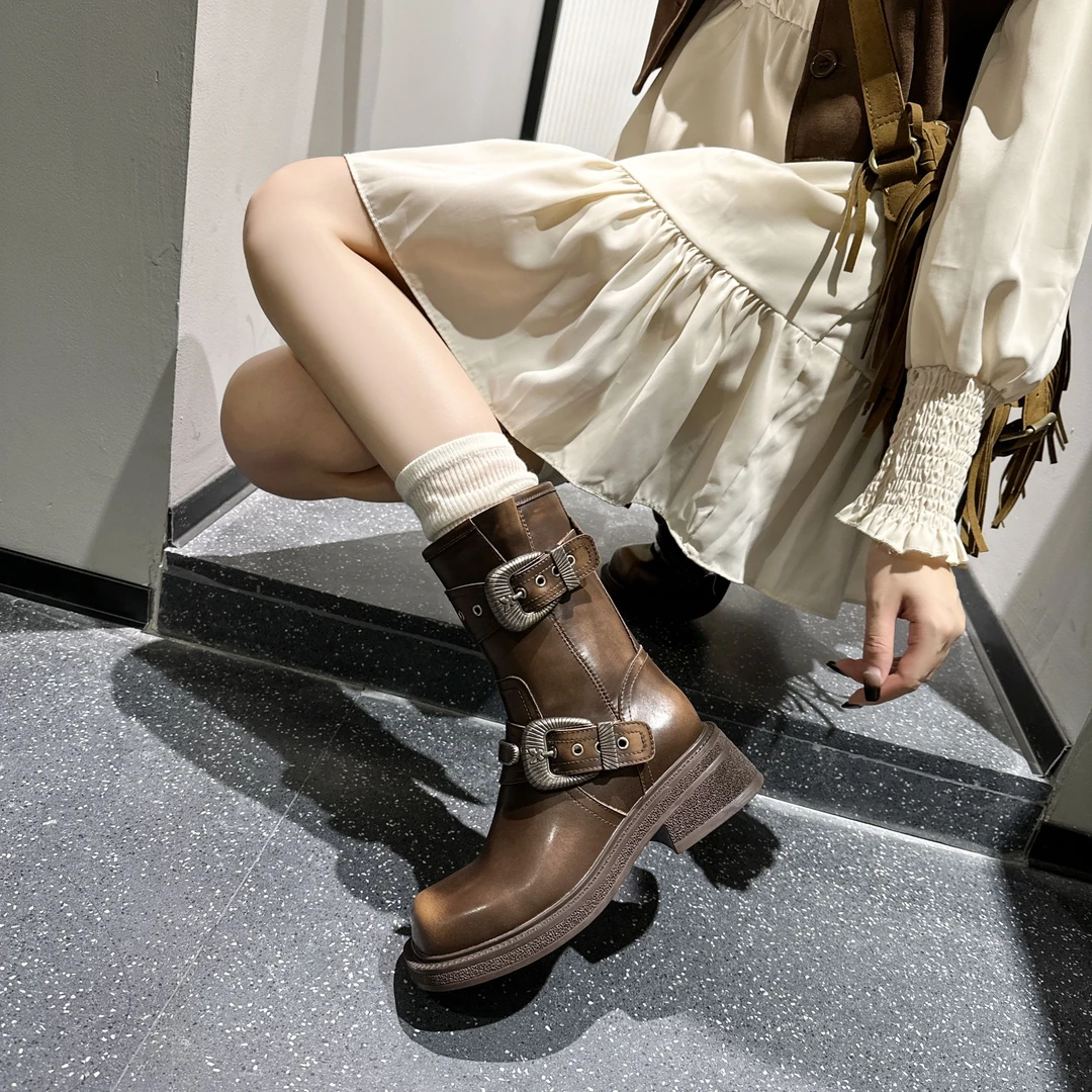 白露同款英伦复古擦色帅气机车靴子真皮方头中筒马丁靴女棕色西部