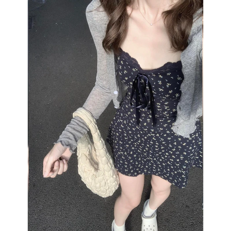 复古法式碎花连衣裙女2024夏季新款设计感甜辣妹吊带百搭开衫显瘦