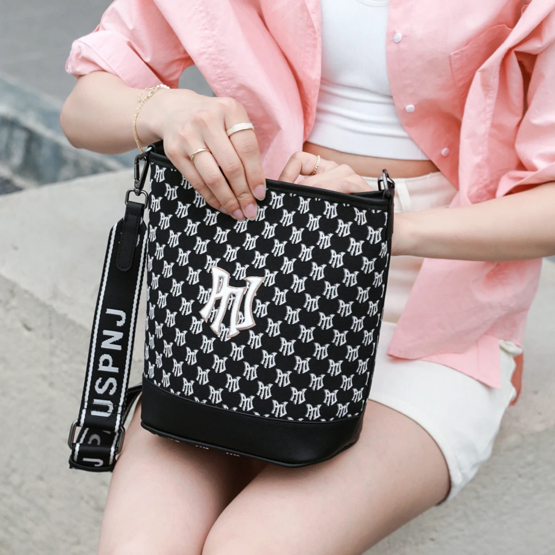 PNJ水桶包大容量小仙女时尚单肩肩包潮流包包百搭女士夏季斜挎ins