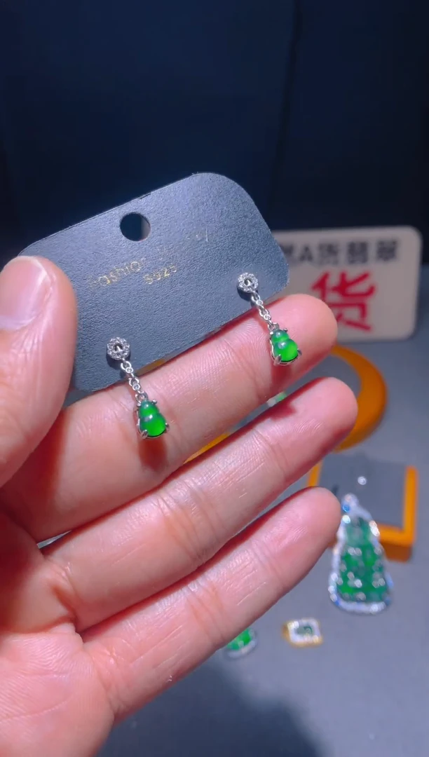 【闪购商品】翡翠耳饰未镶嵌