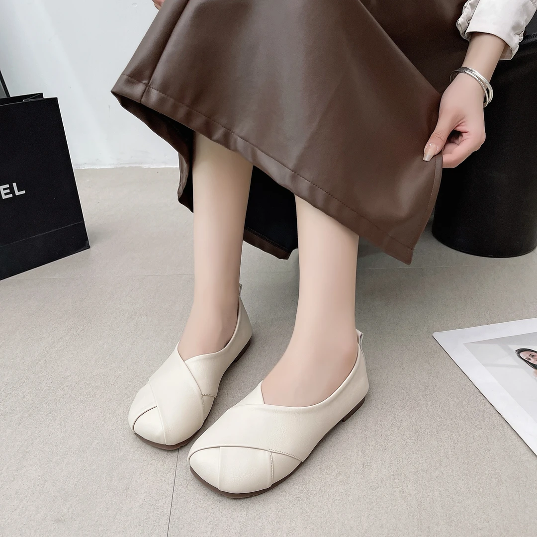 1693新款交叉舒适软底方头百搭时尚妈妈鞋