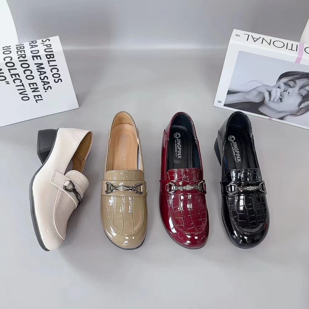 SN1002新款矮跟亮皮舒适百搭金属扣圆头乐福鞋