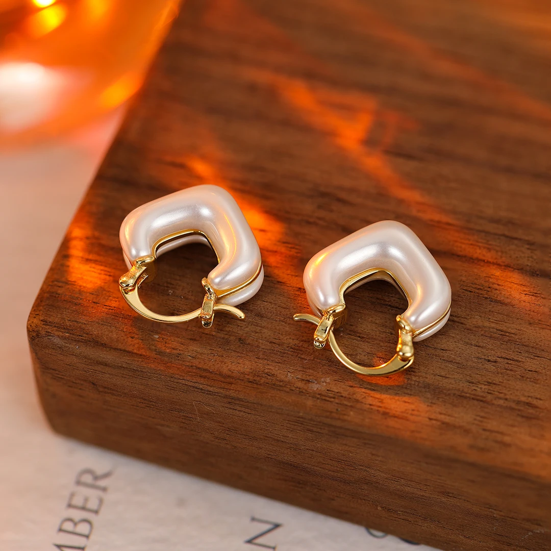 铜合金耳饰 白色法式时尚百搭气质轻奢超仙设计师精致优雅耳饰