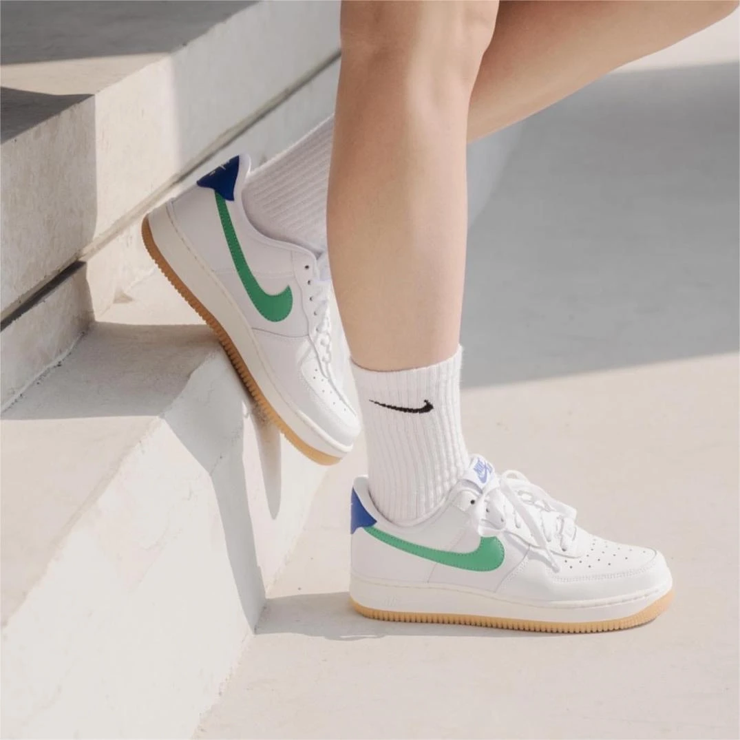 Nike/耐克Air Force 1 女款舒适百搭减震耐磨板鞋 白绿DD8959-110