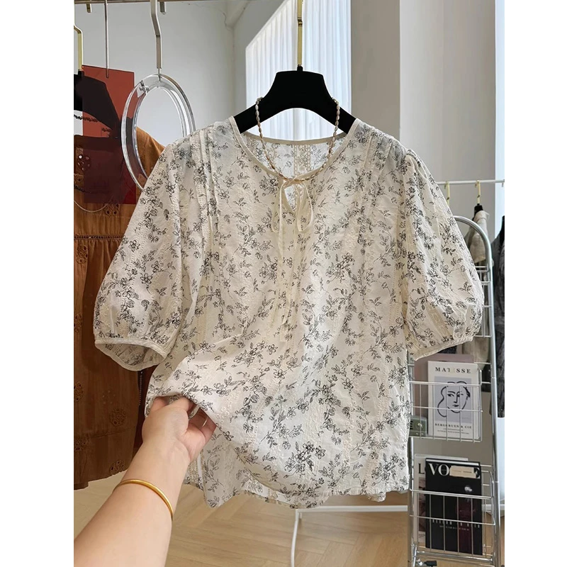 夏季设计感小清新绣花短袖衬衫上衣女大版小众宽松大码碎花衬衣潮
