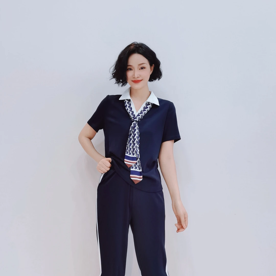 3031 时尚撞色拼接翻领洋气休闲显瘦百搭两件套裤