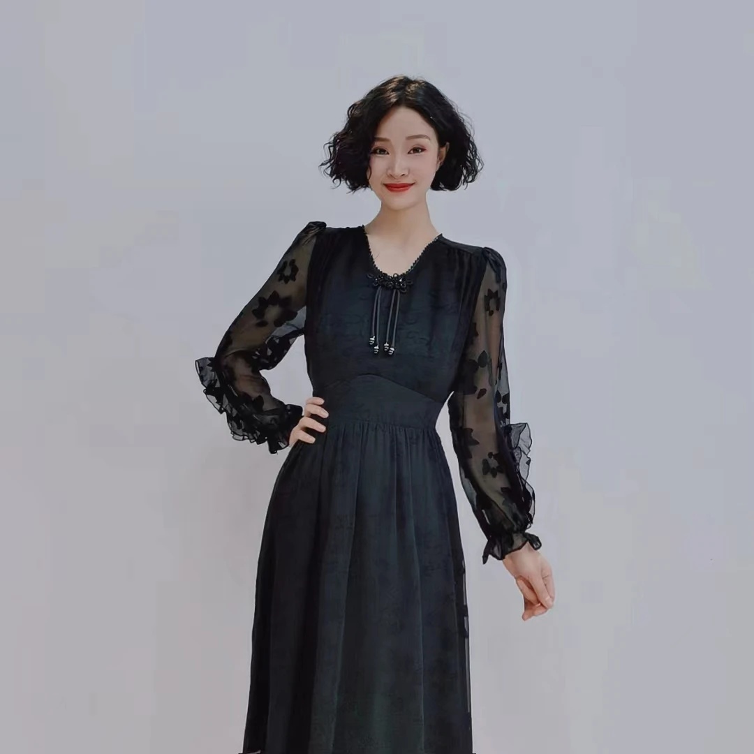 L012 时尚纯色简约钉珠拼接V领国风盘扣洋气蝴蝶花显瘦气质连衣裙