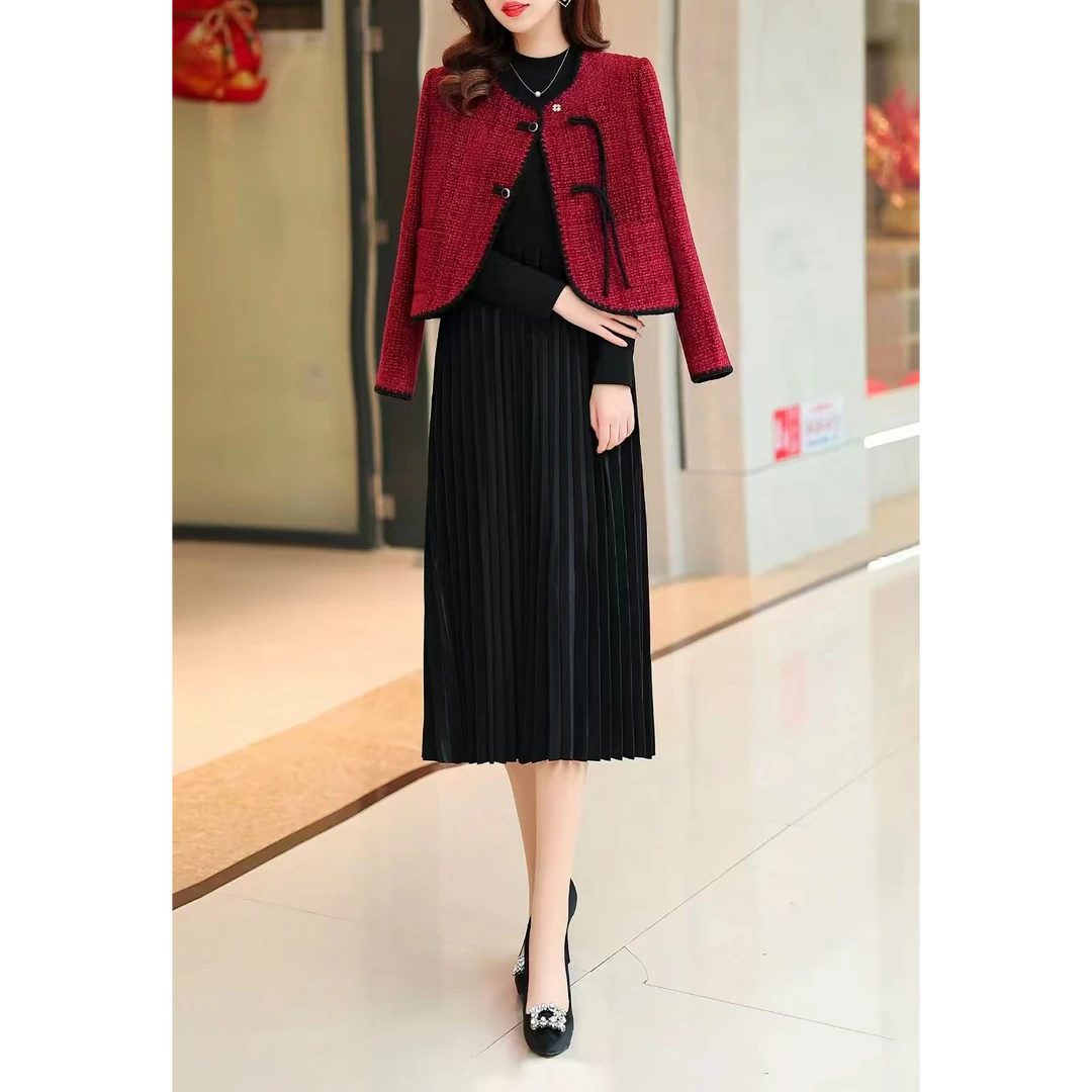 8062 秋季新款时尚洋气百褶显瘦重工名媛气质小香风两件套裙Man