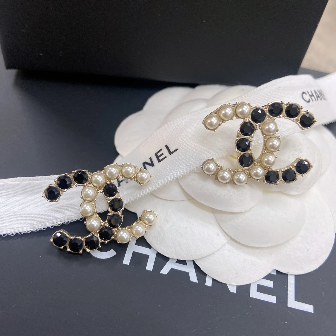 未使用 Chanel/香奈儿 百搭珍珠琉璃素款时尚经典温柔耳钉20B